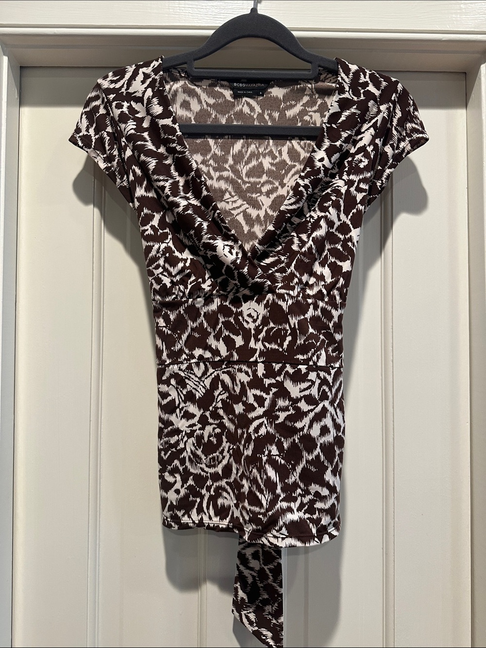 Brown & White Printed Cap Sleeve Wrap Top